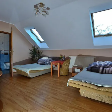 Zagloba Hostel *